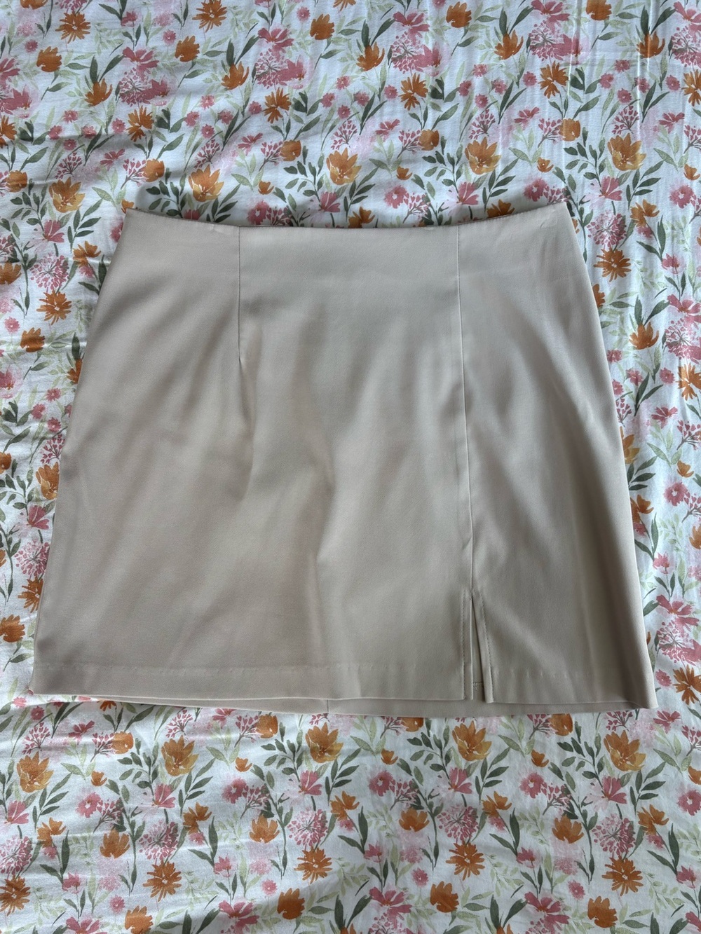 City Triangles Vintage Beige Mini Skirt Size 9 Side Slit Preppy Office Chic